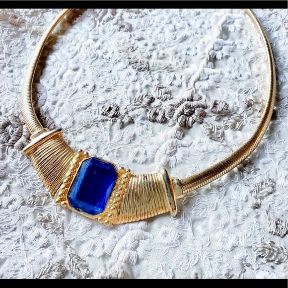 Jewelry - Vintage Park Lane Faux Sapphire Necklace. Blue Sapphire. Gold Tone Necklace.